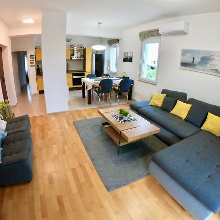 Sunny Apartment By The Beach Kaštel Štafilić Exteriér fotografie