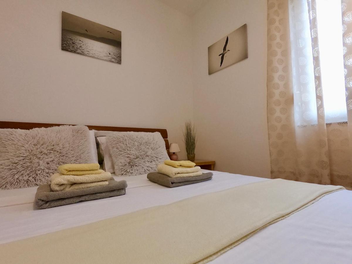 Sunny Apartment By The Beach Kaštel Štafilić Exteriér fotografie